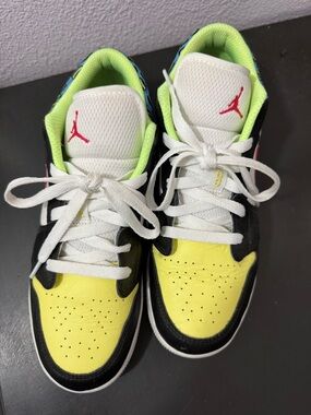Jordan Kids Low-Top Sneakers in Yellow, Black & White with Neon Green Lining